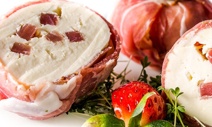 Ricetta Mozzarella GOLDSTEIG con prosciutto affumicato, fragole ed erbe aromatiche 