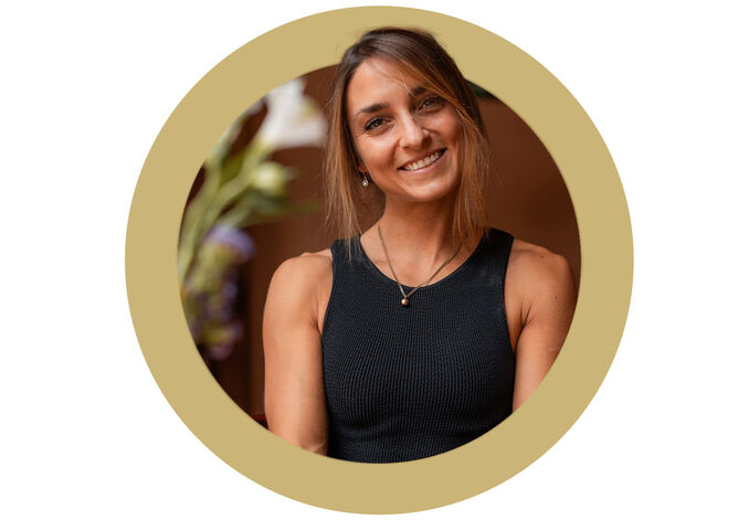 Ricette e ispirazioni (Protinella): Immagine dell'influencer medealoo Instagram in una cornice rotonda dorata.