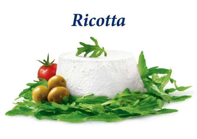Ricotta di GOLDSTEIG senza confezione su rucola con pomodoro e olive 