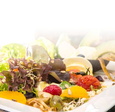 Ricetta Protinella Insalata estiva con Protinella di GOLDSTEIG con verdure, noci, frutta e condimento all'arancia 