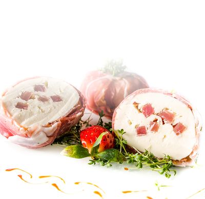 Ricetta Mozzarella GOLDSTEIG con prosciutto affumicato, fragole ed erbe aromatiche 