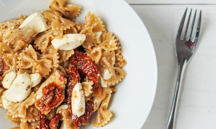 Ricetta della protinella Pollo in pentola con pomodori secchi e protinella da GOLDSTEIG in un piatto