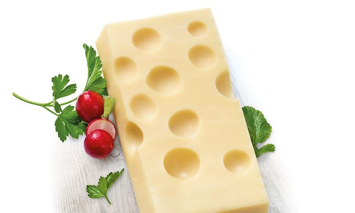 Formaggio Emmental duro in un unico pezzo di GOLDSTEIG con ravanelli